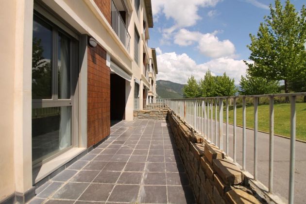 Foto 2 de Piso en venta en Sabiñánigo de 3 habitaciones con terraza y piscina