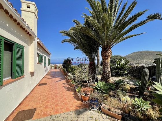 Foto 2 de Xalet en venda a calle Tenerife Norte de 5 habitacions amb terrassa i jardí
