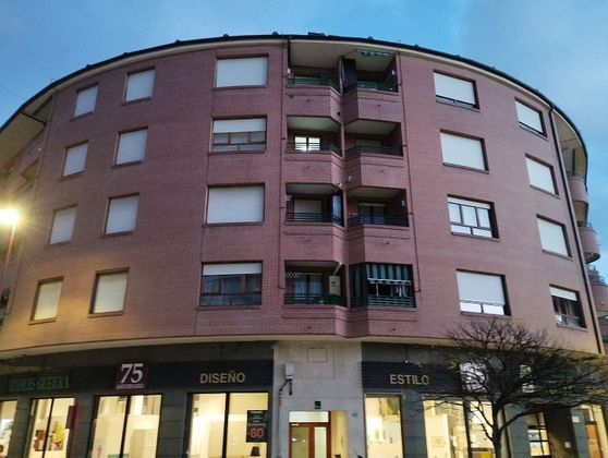 Foto 2 de Pis en venda a calle Castilla de 4 habitacions amb terrassa i garatge