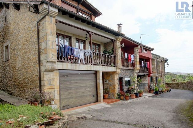 Foto 1 de Casa en venda a barrio La Hayuela de 4 habitacions amb garatge i balcó