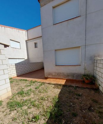 Foto 2 de Casa adossada en venda a Huerto de 3 habitacions amb terrassa i garatge
