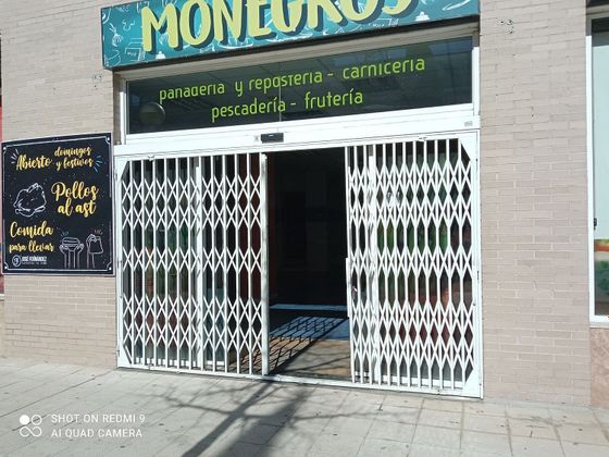 Foto 1 de Local en lloguer a avenida Monegros de 200 m²