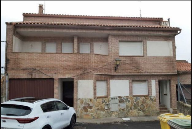 Foto 1 de Casa adosada en venta en Cadalso de los Vidrios de 3 habitaciones con terraza y garaje