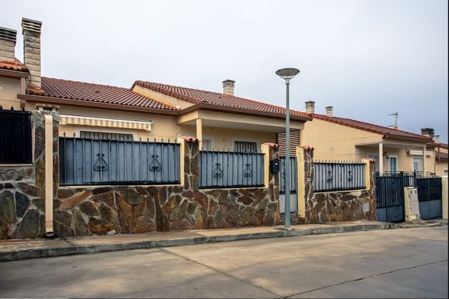 Foto 1 de Casa adossada en venda a Espinosa de Henares - pueblo de 2 habitacions amb garatge i jardí
