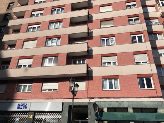 Foto 1 de Piso en venta en calle Victor Chavarri de 3 habitaciones con terraza y garaje