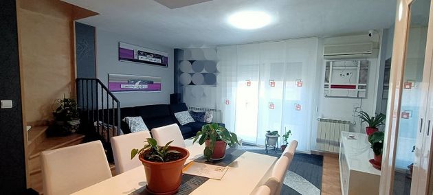 Foto 2 de Venta de casa adosada en calle Somosierra de 4 habitaciones con terraza y garaje