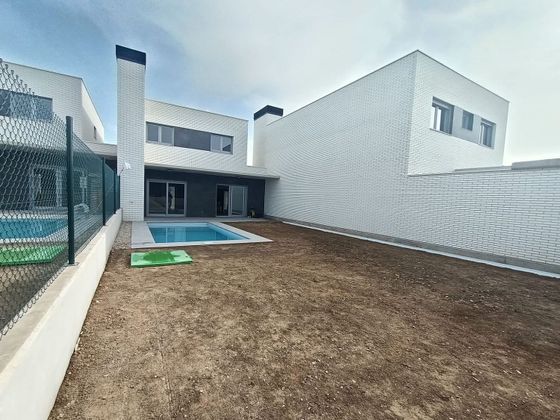 Foto 2 de Casa en venta en calle Isla Tiberina de 4 habitaciones con terraza y piscina