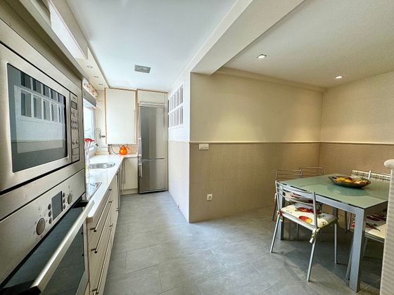 Foto 2 de Piso en alquiler en calle Fernando Macias de 2 habitaciones con terraza y garaje