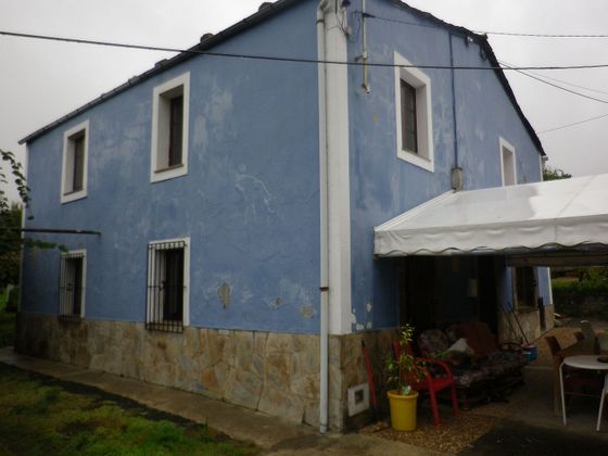 Foto 1 de Casa adossada en venda a Viveiro de 6 habitacions amb garatge i jardí