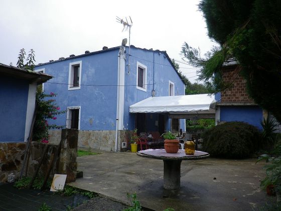 Foto 2 de Casa adosada en venta en Viveiro de 6 habitaciones con garaje y jardín