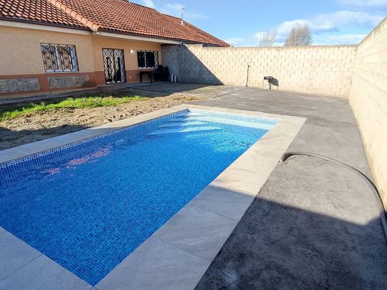 Foto 1 de Casa en venda a Novés de 3 habitacions amb piscina i garatge