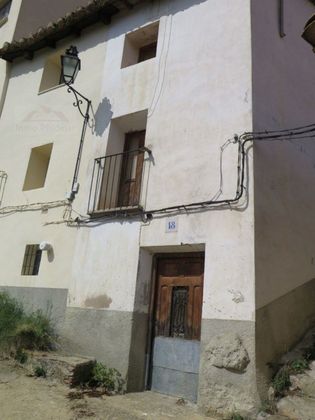 Foto 1 de Venta de casa en Rubielos de Mora de 8 habitaciones y 147 m²
