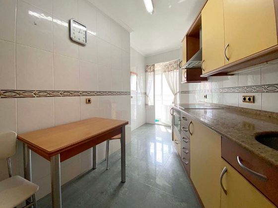 Foto 2 de Piso en venta en Adurtza - Aretxabaleta de 3 habitaciones con terraza y calefacción