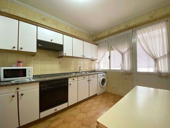 Foto 1 de Pis en venda a Zaramaga de 2 habitacions amb terrassa i calefacció
