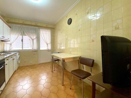 Foto 2 de Pis en venda a Zaramaga de 2 habitacions amb terrassa i calefacció