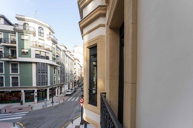 Foto 1 de Pis en lloguer a Centro - Gijón de 2 habitacions amb mobles i balcó