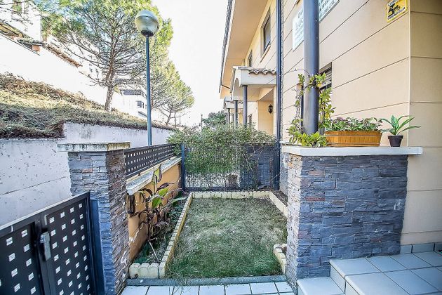 Foto 2 de Casa adossada en venda a Viana de 4 habitacions amb terrassa i piscina