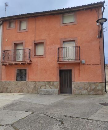Foto 2 de Casa en venda a Ribafrecha de 4 habitacions amb balcó i calefacció