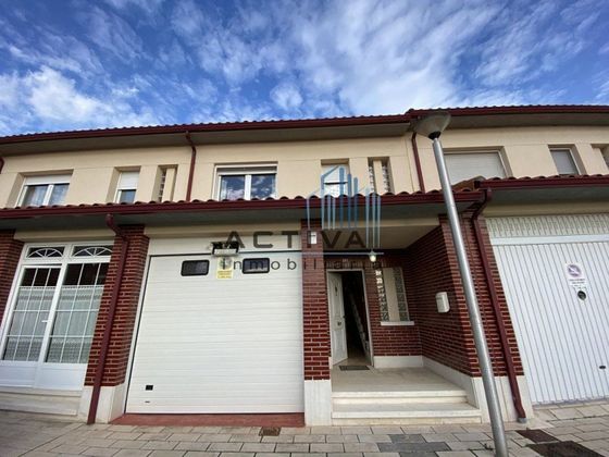 Foto 2 de Venta de casa adosada en Tudela de Duero de 3 habitaciones con garaje y jardín