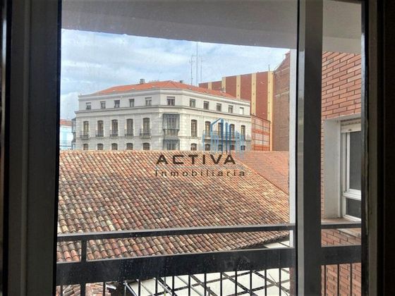 Foto 1 de Pis en venda a Centro - Valladolid de 3 habitacions amb terrassa i calefacció
