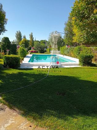 Foto 1 de Xalet en venda a Traspinedo de 4 habitacions amb piscina i garatge