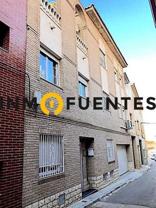 Foto 1 de Venta de chalet en Fuentes de Ebro de 4 habitaciones con terraza y garaje