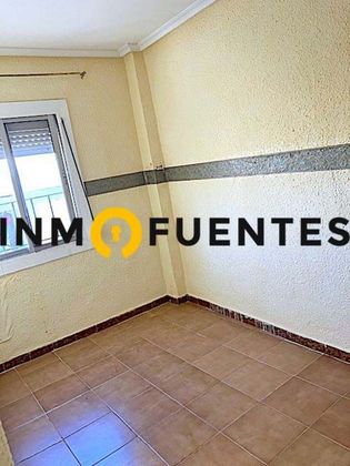 Foto 2 de Venta de chalet en Fuentes de Ebro de 5 habitaciones con garaje y calefacción