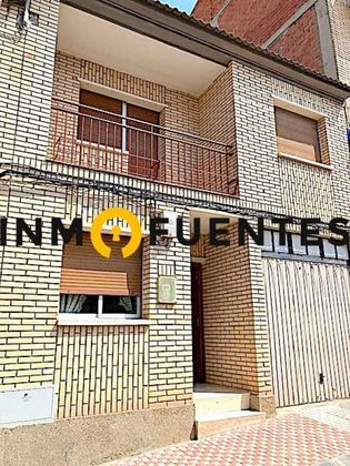 Foto 1 de Xalet en venda a Fuentes de Ebro de 4 habitacions amb terrassa i garatge
