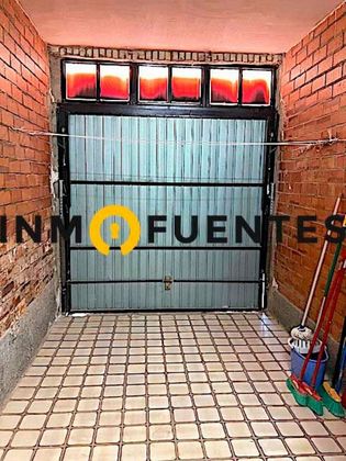 Foto 2 de Xalet en venda a Fuentes de Ebro de 4 habitacions amb terrassa i garatge