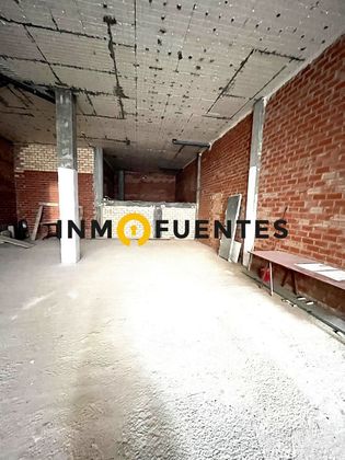 Foto 2 de Local en venda a Fuentes de Ebro de 316 m²
