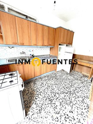 Foto 2 de Casa en venda a Fuentes de Ebro de 6 habitacions amb garatge i jardí