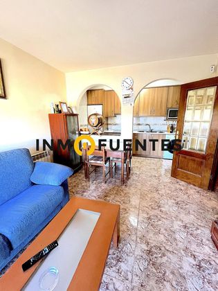 Foto 2 de Pis en venda a Fuentes de Ebro de 3 habitacions amb balcó i aire acondicionat
