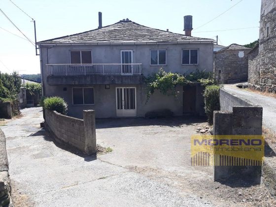 Foto 1 de Casa rural en venta en Sarria de 4 habitaciones y 287 m²