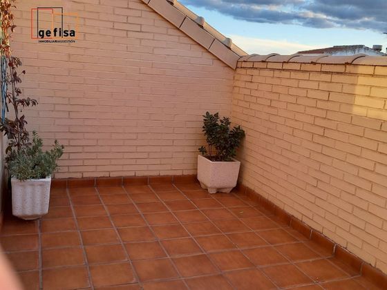 Foto 1 de Ático en venta en Valdepeñas de 4 habitaciones con terraza y garaje