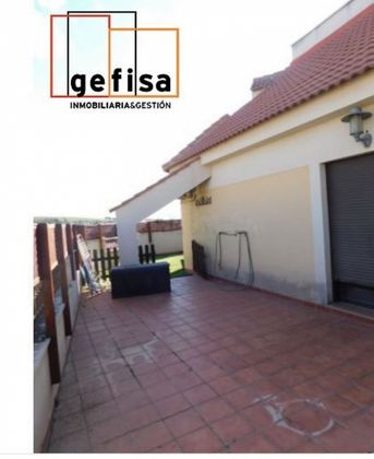 Foto 2 de Ático en venta en Valdepeñas de 3 habitaciones con terraza y garaje