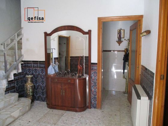 Foto 1 de Casa adossada en venda a Valdepeñas de 4 habitacions amb calefacció