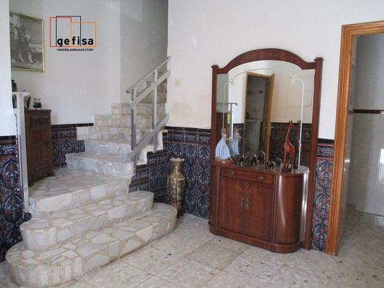 Foto 2 de Casa adossada en venda a Valdepeñas de 4 habitacions amb calefacció