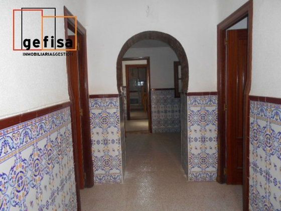 Foto 1 de Casa adossada en venda a Valdepeñas de 2 habitacions amb terrassa i calefacció