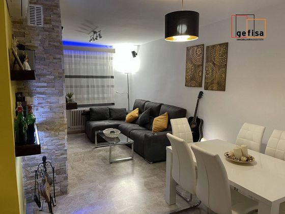 Foto 1 de Casa adossada en venda a Valdepeñas de 3 habitacions amb piscina i garatge