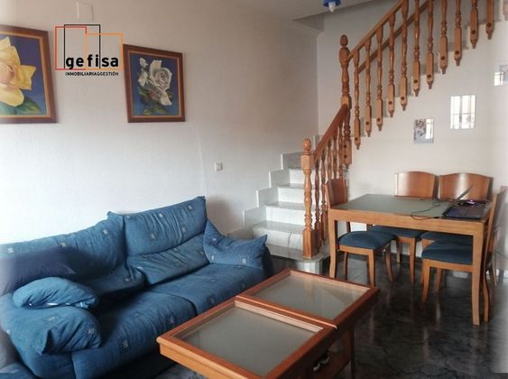 Foto 1 de Casa adosada en venta en Valdepeñas de 3 habitaciones con terraza y aire acondicionado
