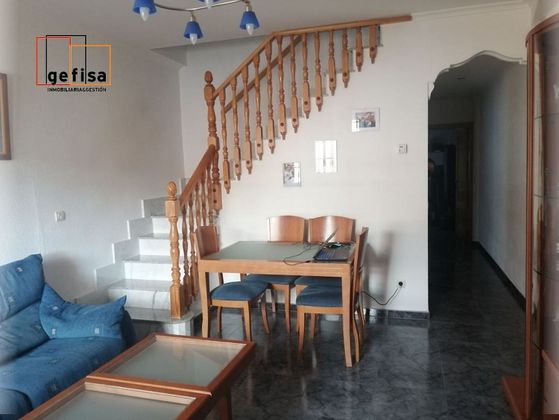 Foto 2 de Casa adossada en venda a Valdepeñas de 3 habitacions amb terrassa i aire acondicionat