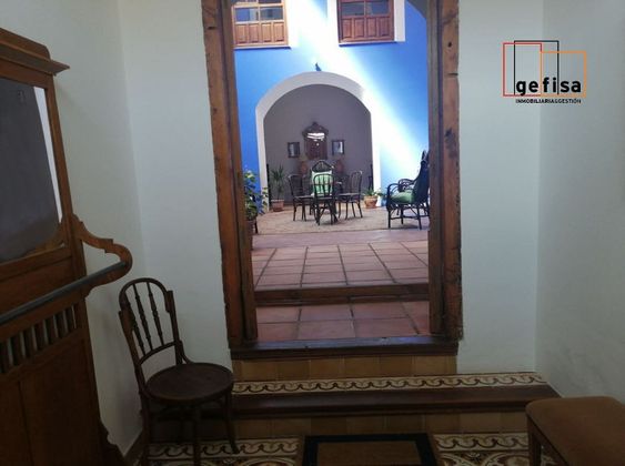 Foto 2 de Casa adossada en venda a Santa Cruz de Mudela de 16 habitacions amb balcó