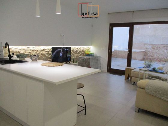 Foto 2 de Casa adossada en venda a Valdepeñas de 3 habitacions amb piscina i garatge