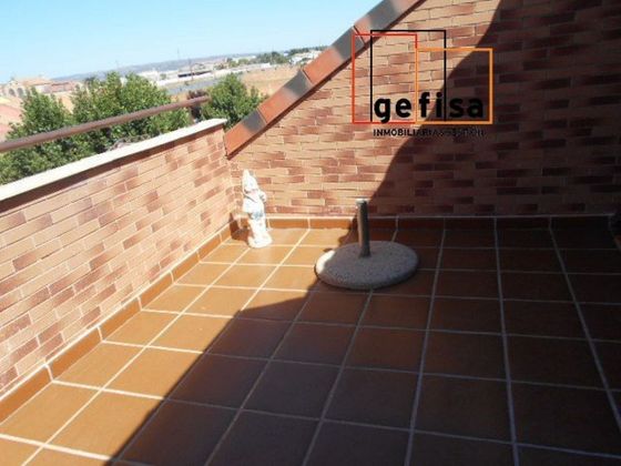 Foto 1 de Àtic en venda a Valdepeñas de 2 habitacions amb terrassa i piscina