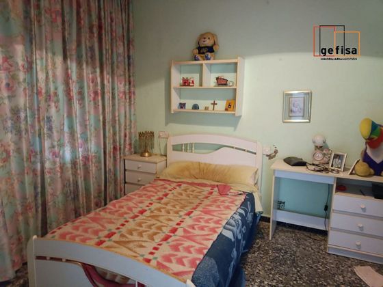 Foto 2 de Casa adossada en venda a Valdepeñas de 3 habitacions amb terrassa
