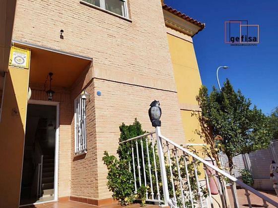 Foto 1 de Casa en venda a Valdepeñas de 4 habitacions amb terrassa i piscina