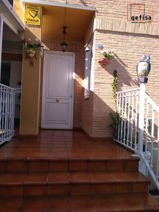Foto 2 de Casa en venta en Valdepeñas de 4 habitaciones con terraza y piscina