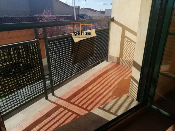 Foto 2 de Piso en venta en Valdepeñas de 2 habitaciones con terraza y balcón