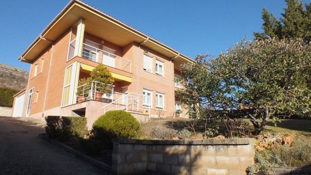 Foto 1 de Xalet en venda a urbanización La Toba de 5 habitacions amb terrassa i jardí