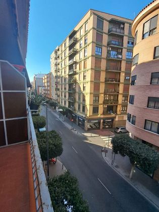Foto 1 de Venta de piso en ronda Mijares de 4 habitaciones con balcón y ascensor